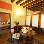 Relais Alberti Hotel