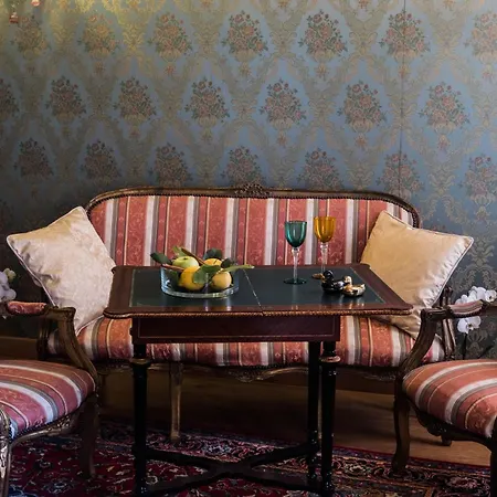 Relais Alberti Hotel