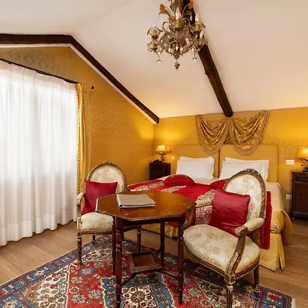 Relais Alberti Hotel