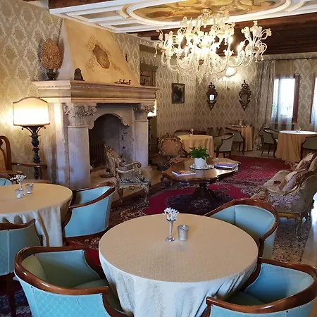 Relais Alberti فندق 4*