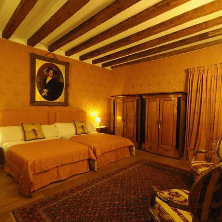 Relais Alberti فندق 4*