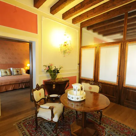 Relais Alberti Hotel